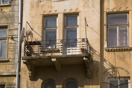 Vul. Bohomoltsia, 7. A 3rd floor balcony