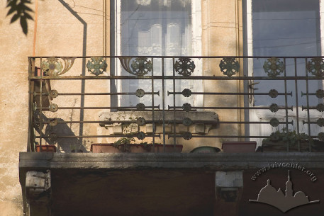 Vul. Bohomoltsia, 7. 3rd floor balcony in detail