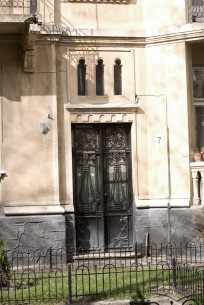 Vul. Bohomoltsia, 7. The main entrance