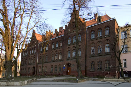 Vul. Bandery, 11. A view of the principal facade