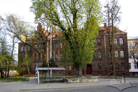 Vul. Bandery, 11. A view of the principal facade