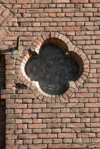 Vul. Bandery, 11. Quatrefoil shaped recess by the main entrance