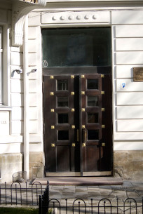 Vul. Bohomoltsia, 9. The main entrance