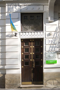 Vul. Bohomoltsia, 11. The main entrance