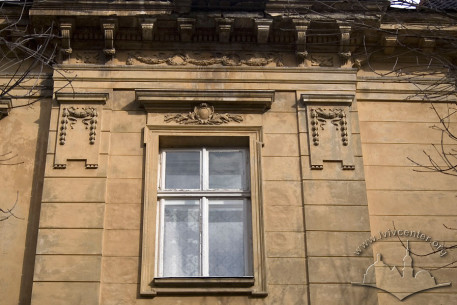 Vul. Bohomoltsia, 15. A 3rd floor window