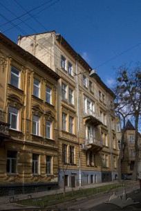 Vul. Bohomoltsia, 10. View of the lateral facade (from Klyonovycha str.)