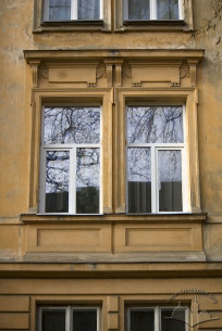 Vul. Bohomoltsia, 10. 2nd floor windows