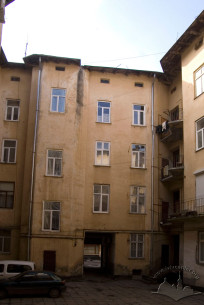 Vul. Bohomoltsia, 1. A view from the courtyard