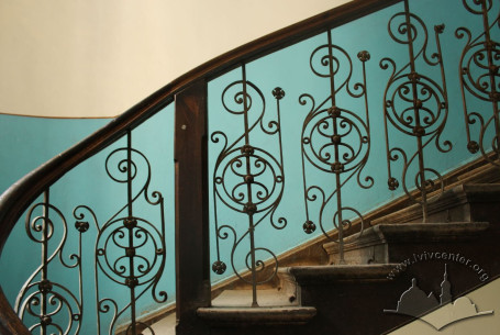 Vul. Bohomoltsia, 1. Railing of the staircase in the western part of the building