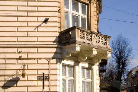 Vul. Bohomoltsia, 1. Fragment of the corner part of the building