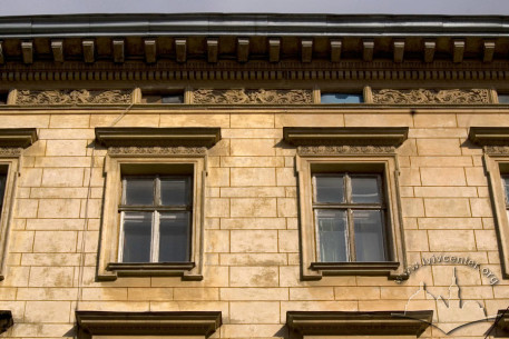 Vul. Bohomoltsia, 1. View of some 4th floor windows