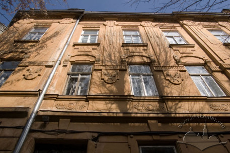Vul. Bohomoltsia, 11a. A part of the main facade