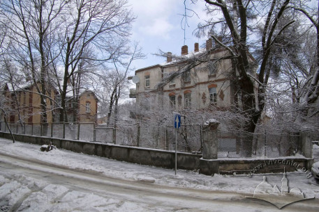 Vul. Kotliarevskoho, 4. A view from the crossing of Kotliarevskoho and Nechuya-Levytskoho streets