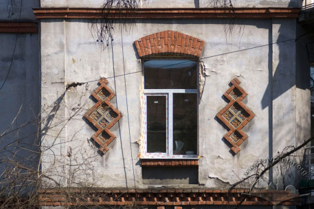Vul. Kotliarevskoho, 4. A 2nd floor window