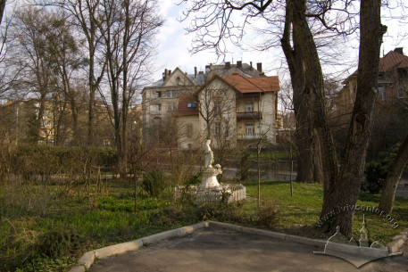 Vul. Metrolohichna, 2. A view from the opposite side of Horbachevskoho str.