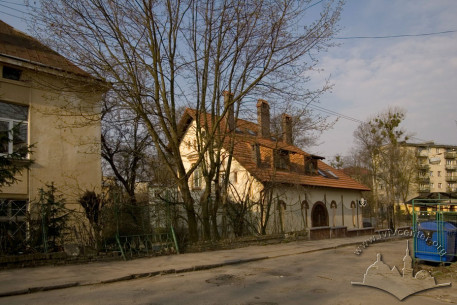 Vul. Metrolohichna, 2. A view from the east