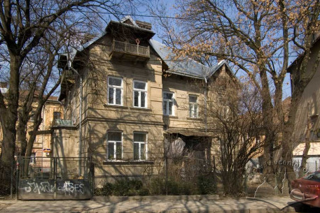 Вул. Генерала Чупринки, 19. Вигляд з вул. Котляревського