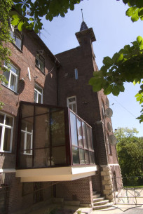 Vul. Kotliarevskoho, 47. A partial view of the building from the west