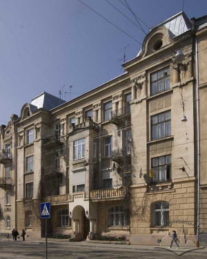Вул. Генерала Чупринки, 6 – житловий будинок