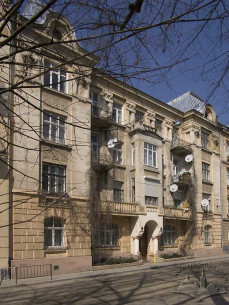 Вул. Генерала Чупринки, 6. Головний фасад (вигляд з півдня)