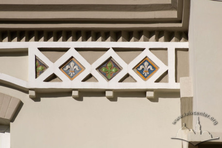 Vul. Henerala Chuprynky, 11. A decorative frieze with majolica tiles on the main facade