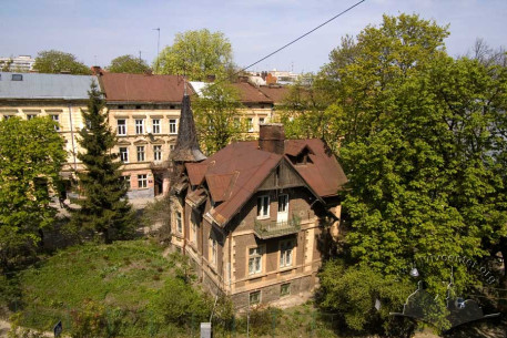 Vul. Henerala Chuprynky, 21. A view from building #37 on Kotliarevskoho str.