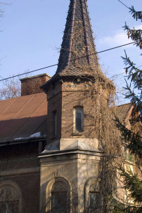 Vul. Henerala Chuprynky, 21. Tower at the corner of the building
