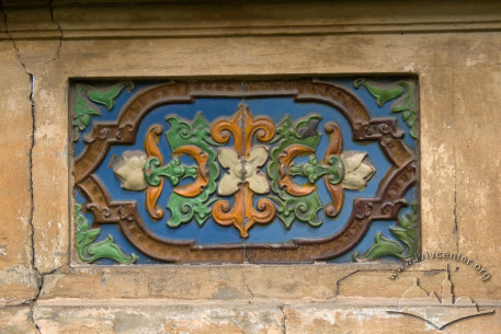 Vul. Henerala Chuprynky, 21. Majolica tiles