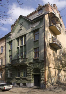 Vul. Zdorovia, 6. The main facade