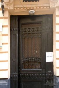 Vul. Bohomoltsia, 3. The main entrance