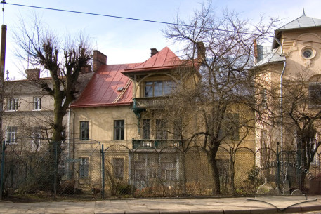 Vul. Kotliarevskoho, 29. The northeastern elevation