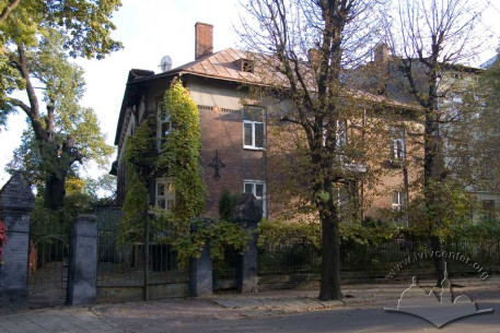 Vul. Kotliarevskoho, 41. A view of the main facade