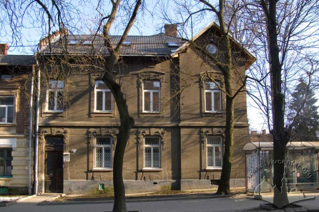 Vul. Henerala Chuprynky, 27. The principal facade