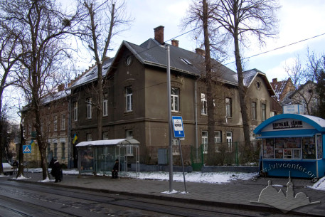 Vul. Henerala Chuprynky, 27. A view from the west