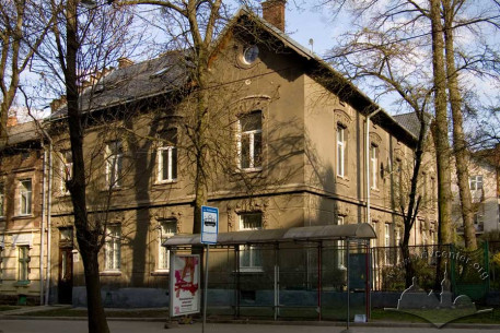 Vul. Henerala Chuprynky, 27. A view from the west