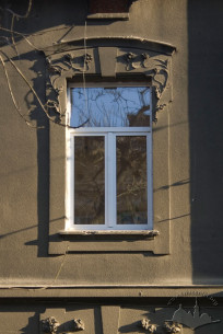 Vul. Henerala Chuprynky, 27. A 2nd floor window