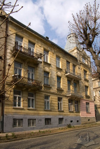 Vul. Henerala Chuprynky, 47. The lateral facade (view from Zakharievycha str.)