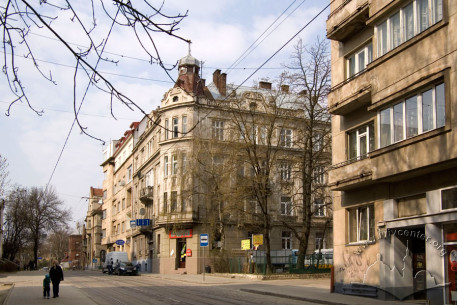 Vul. Henerala Chuprynky, 60. A view from the east