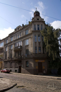 Vul. Henerala Chuprynky, 60. A view from the east