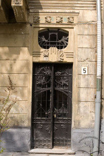 Vul. Bohomoltsia, 5. The main facade