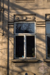 Vul. Kotliarevskoho, 16. A 1st floor window