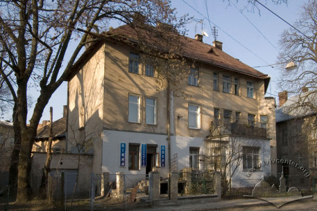 Vul. Kotliarevskoho, 20. The main facade