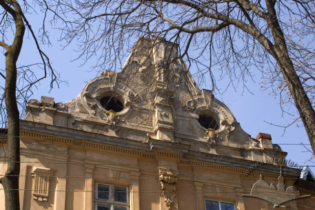Vul. Kotliarevskoho, 22. Attic above the eastern elevation