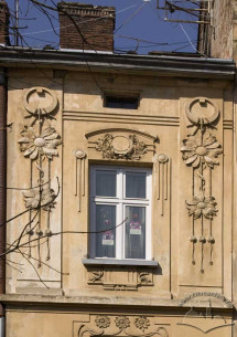 Vul. Kotliarevskoho, 26. A 2nd floor window
