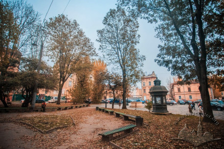 Pl. Staryi Rynok. Square on the place where the Tempel synagogue used to be in 1846-1941.