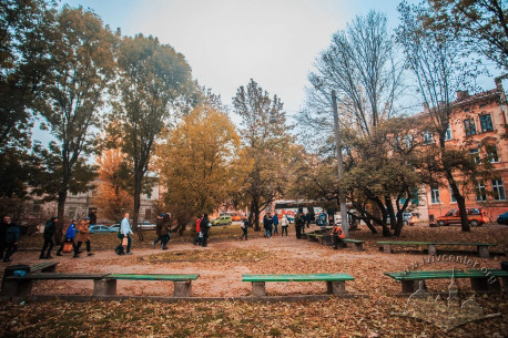 Pl. Staryi Rynok. Square on the place where the Tempel synagogue used to be. A view from southeast