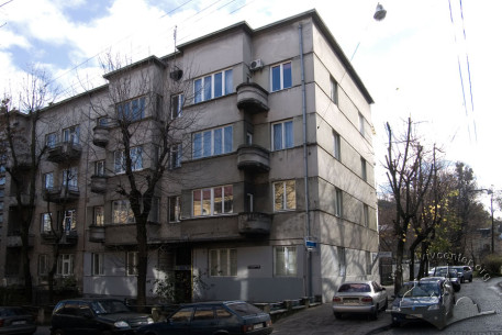 Вул. Дорошенка, 49. Загальний вигляд з вулиці