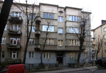 Вул. Дорошенка, 49. Головний фасад будинку