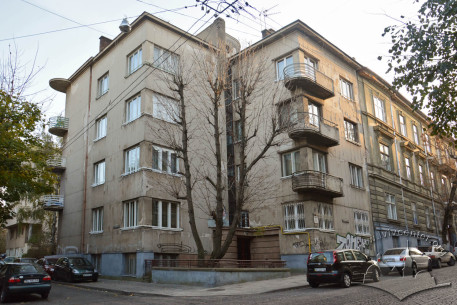 Вул. Дорошенка, 61. Загальний вигляд будинку з півночі