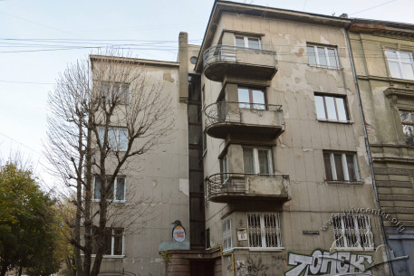 Вул. Дорошенка, 61. Фрагмент головного фасаду